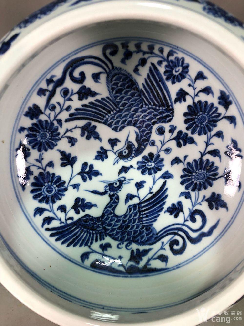 元代青花缠枝牡丹凤纹高脚笔洗