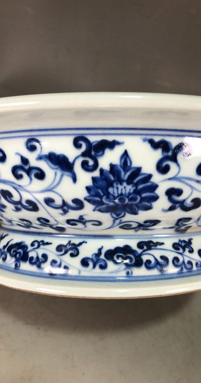 明代宣德青花缠枝莲龙凤高脚碗