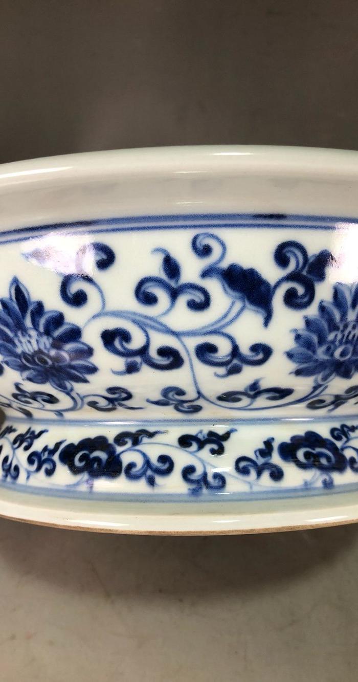 明代宣德青花缠枝莲龙凤高脚碗