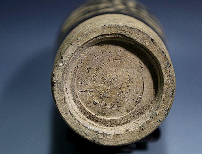 西夏. 灵武窑黑釉剔花带文字经瓶