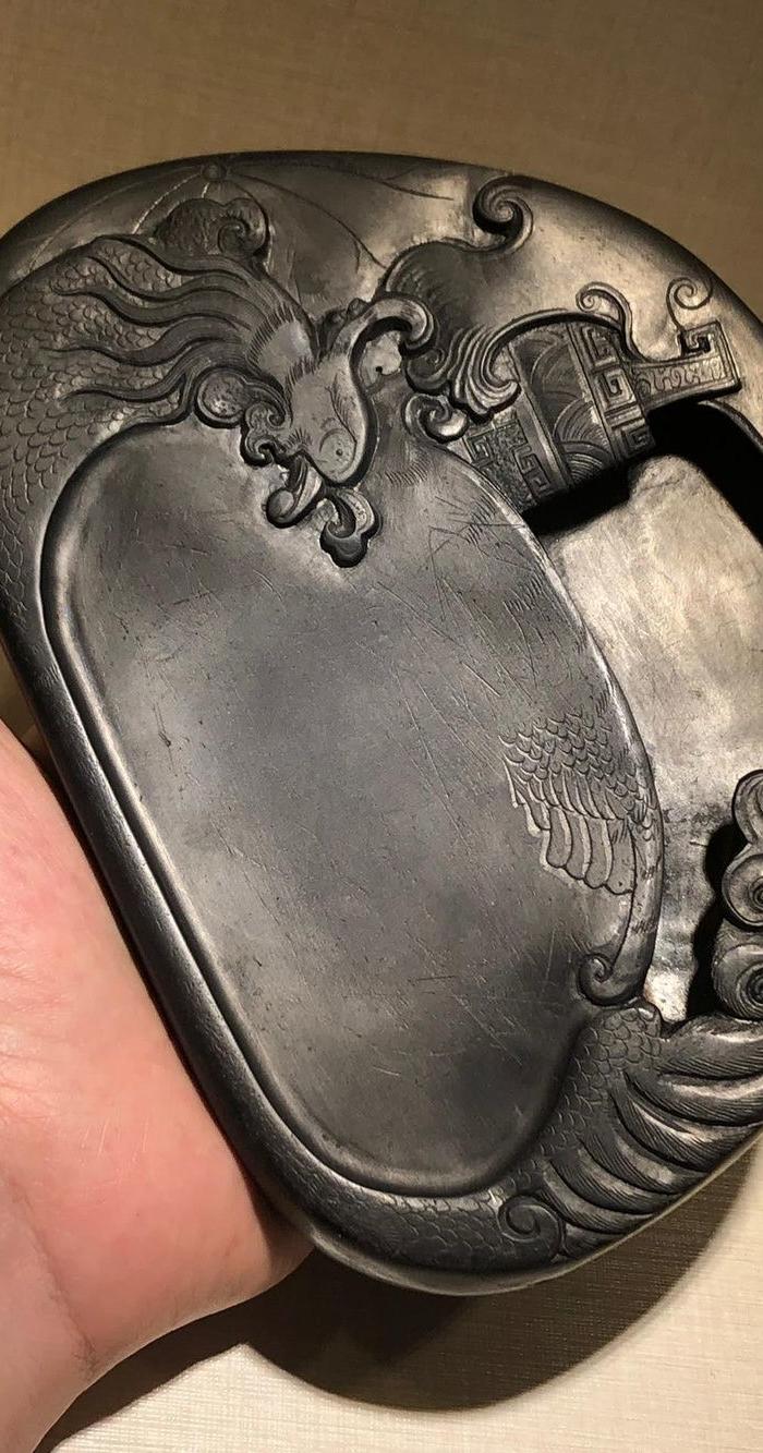 描述:                  民国龙纹端砚 雕工精美