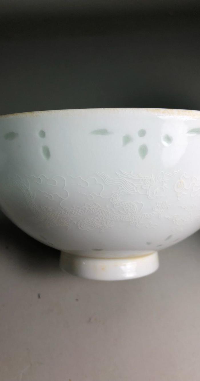 明代白瓷雕刻龙纹薄胎玲珑碗