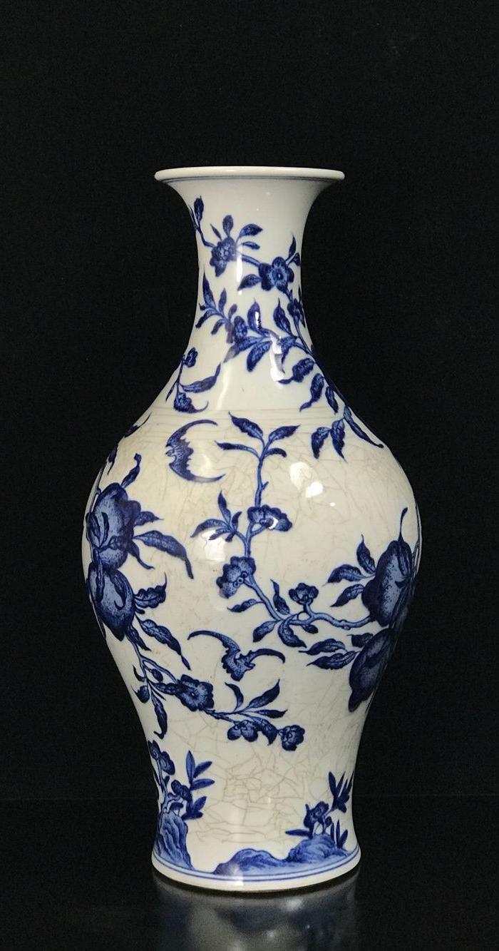 清雍正青花九桃纹橄榄瓶37 18