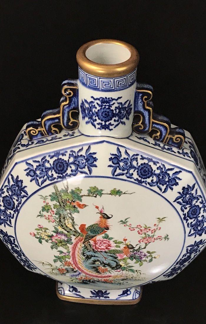 清乾隆青花鎏金珐琅彩花鸟抱月瓶