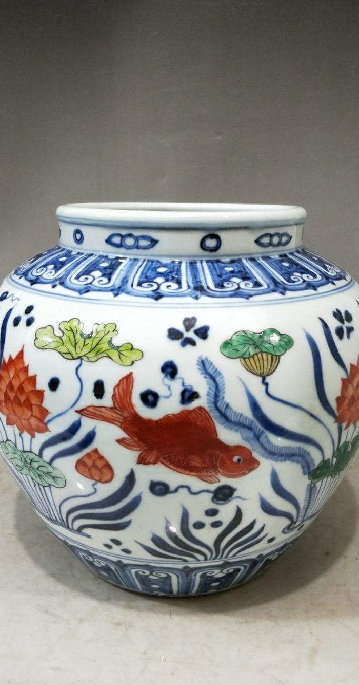 华夏古玩城 瓷器 其它 > 明代五彩鱼藻纹罐                   描述
