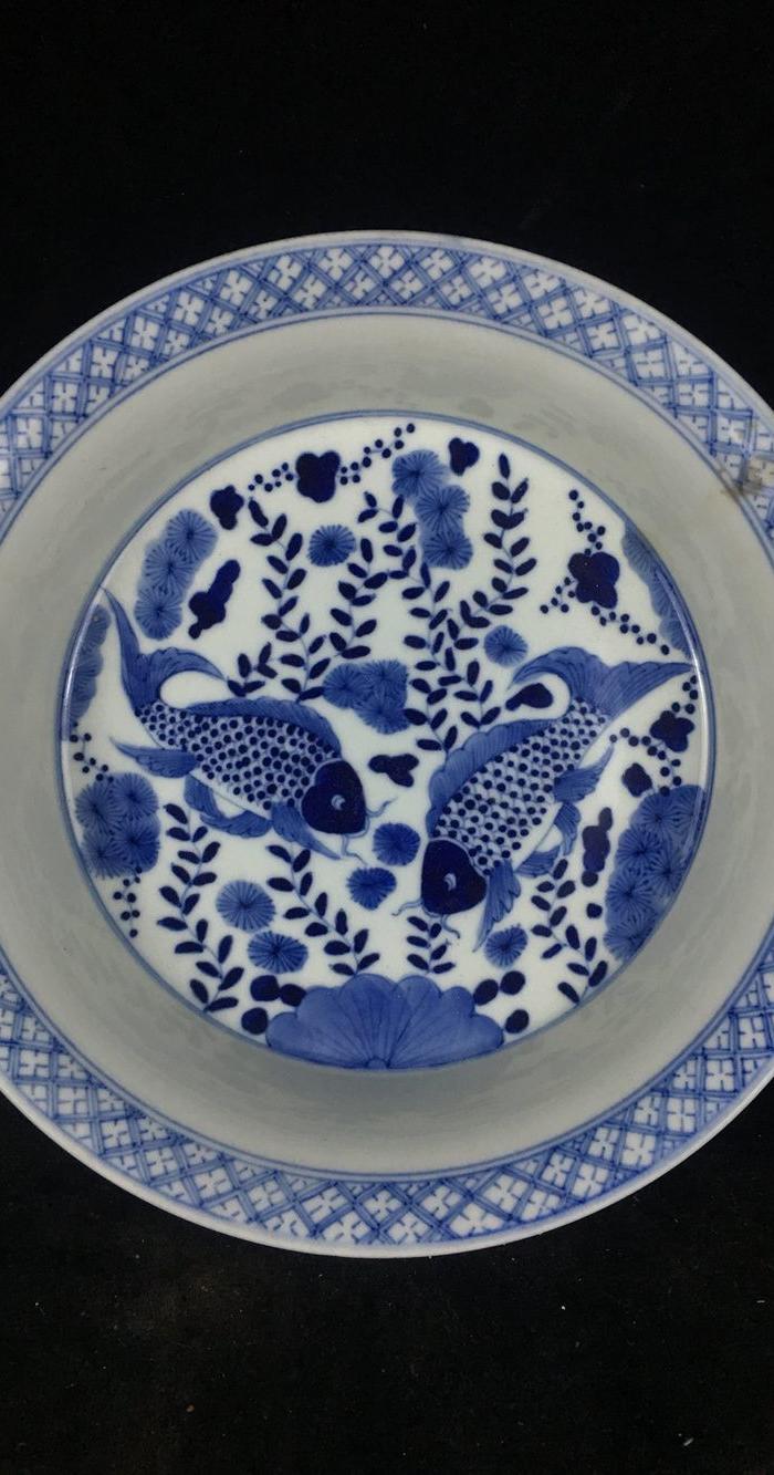 清青花鱼藻纹盘子