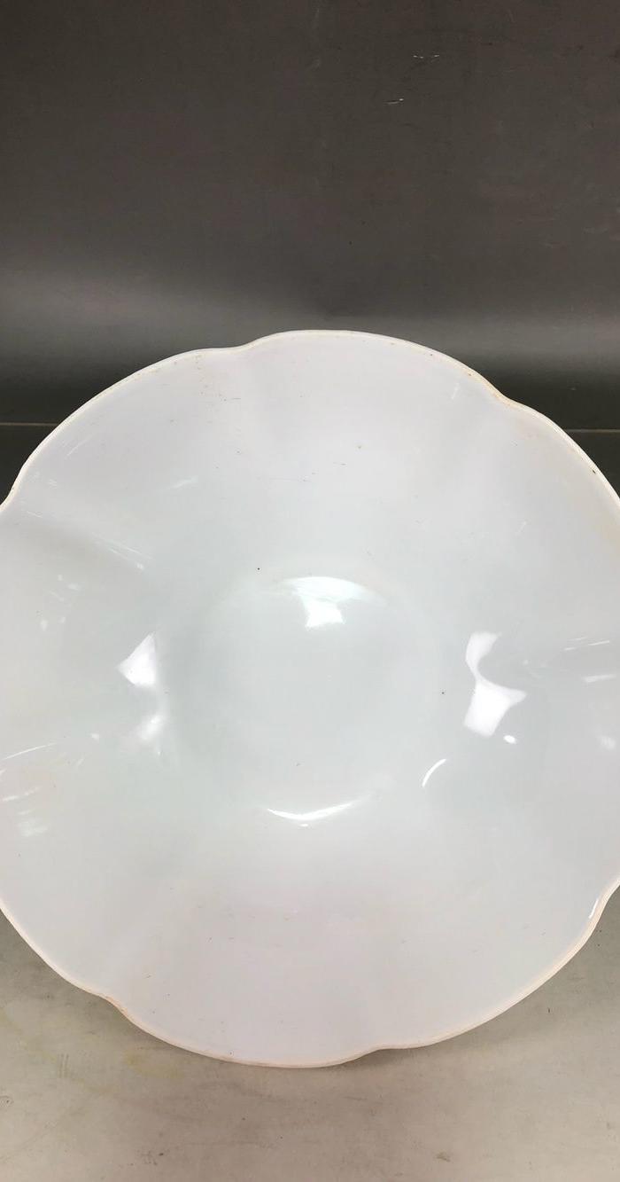 明代永乐白瓷雕刻龙纹花口碗一套