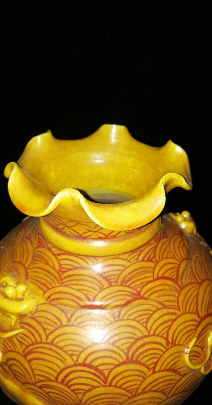 华夏古玩城 瓷器 其它 > 元代黄釉花口瓶                   描述