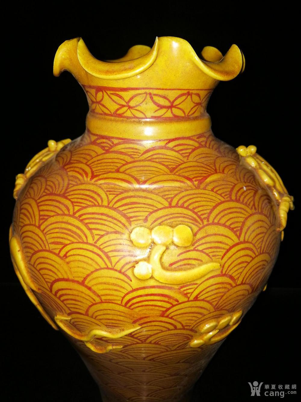 元代黄釉花口瓶
