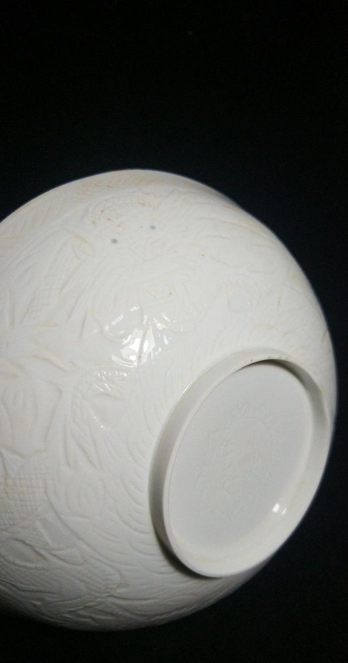 明代永乐年甜白釉雕刻龙纹薄胎碗