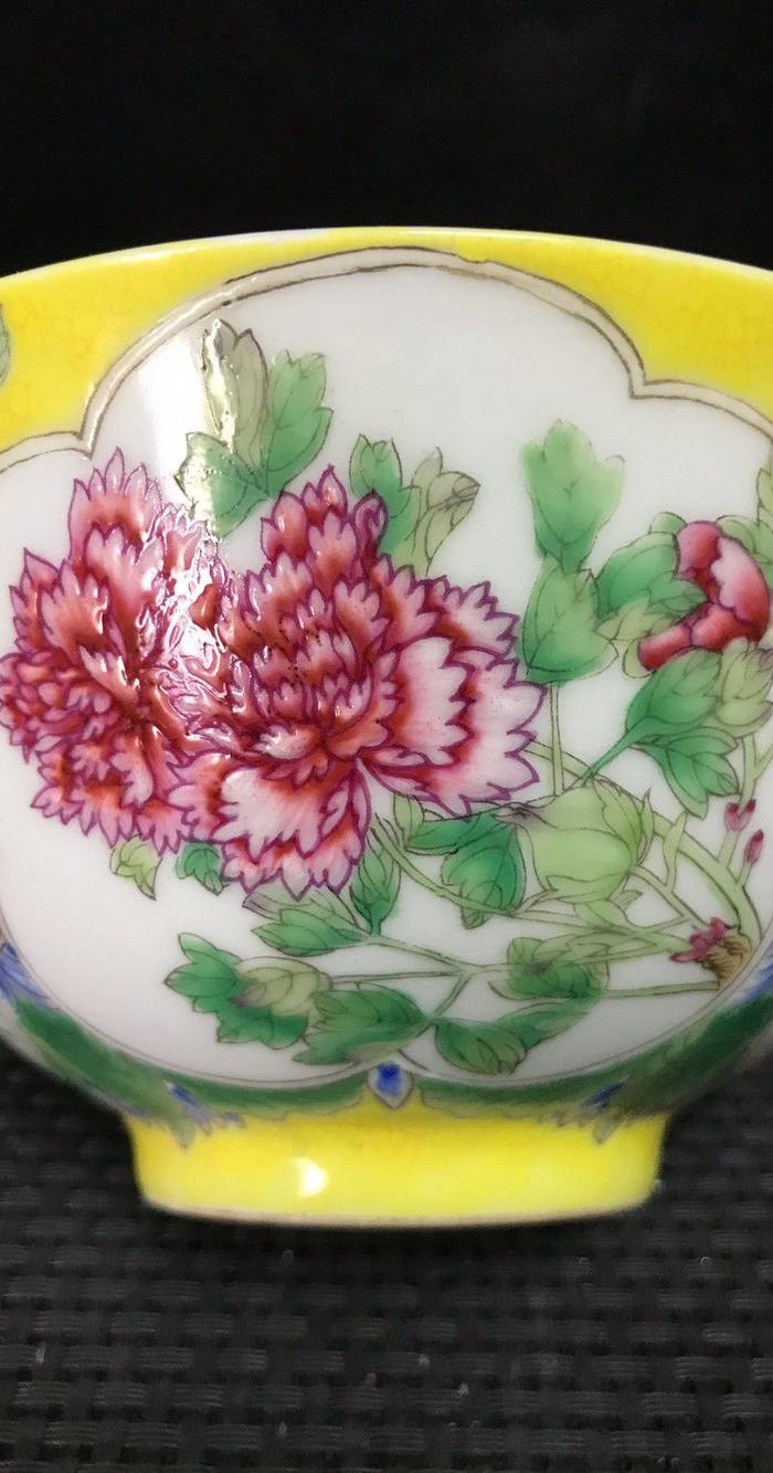 清康熙粉彩四季花卉纹碗. 7 15.