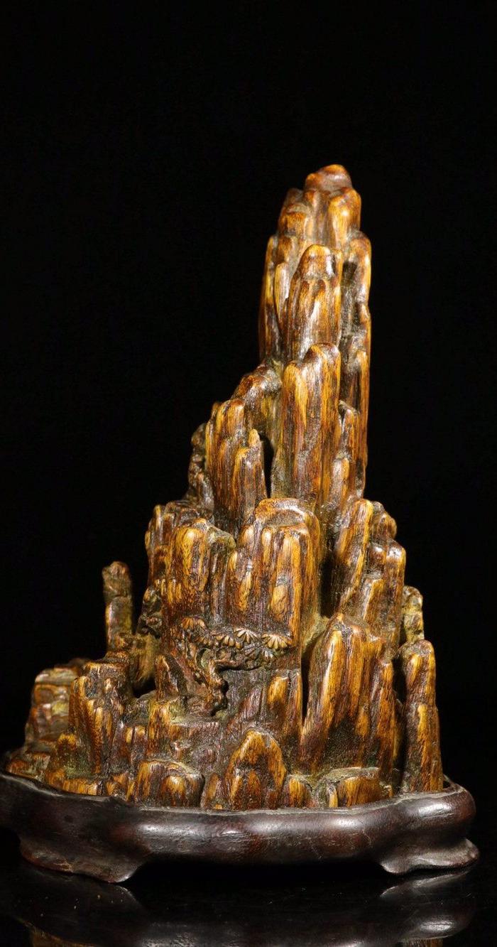 民国.手工雕刻松下人物沉香木山子