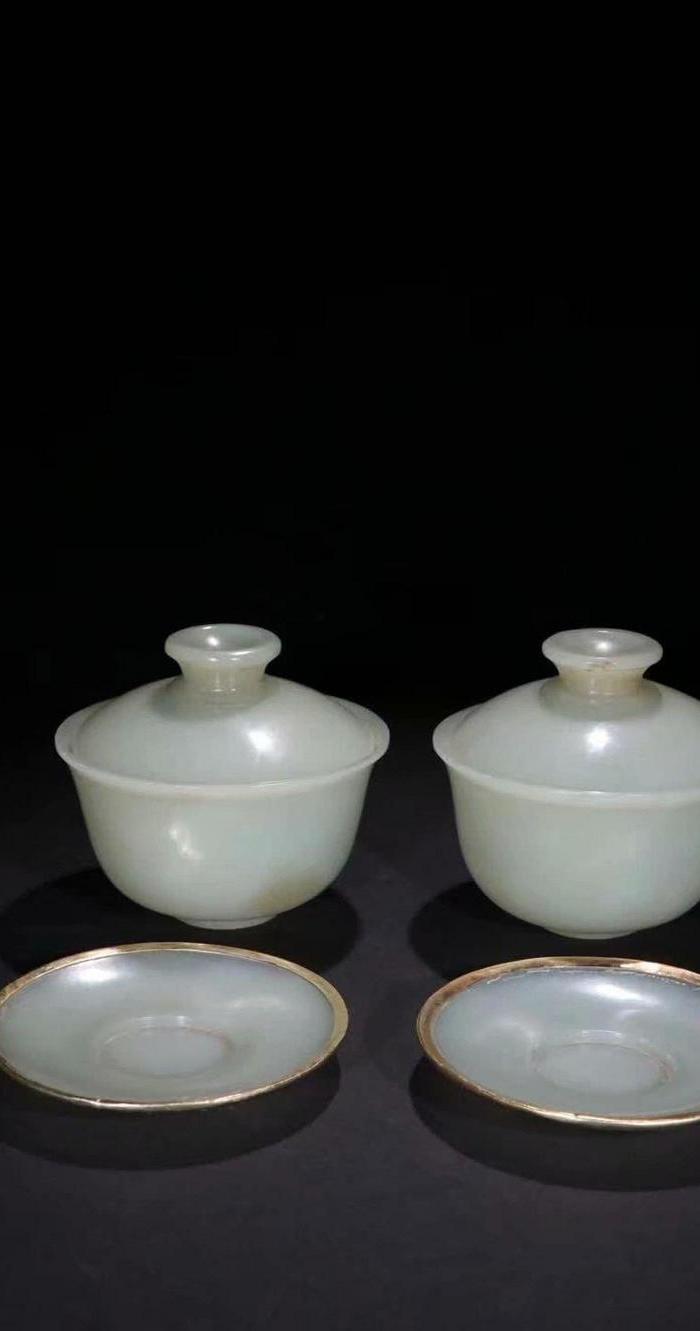 清代 新疆和田玉籽料茶杯一对