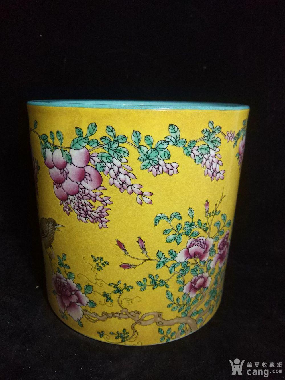 大雅斋黄釉喜上眉梢笔筒