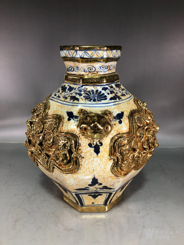 元代白浒孤窑青花鎏*刻捏花hsoutou八方罐