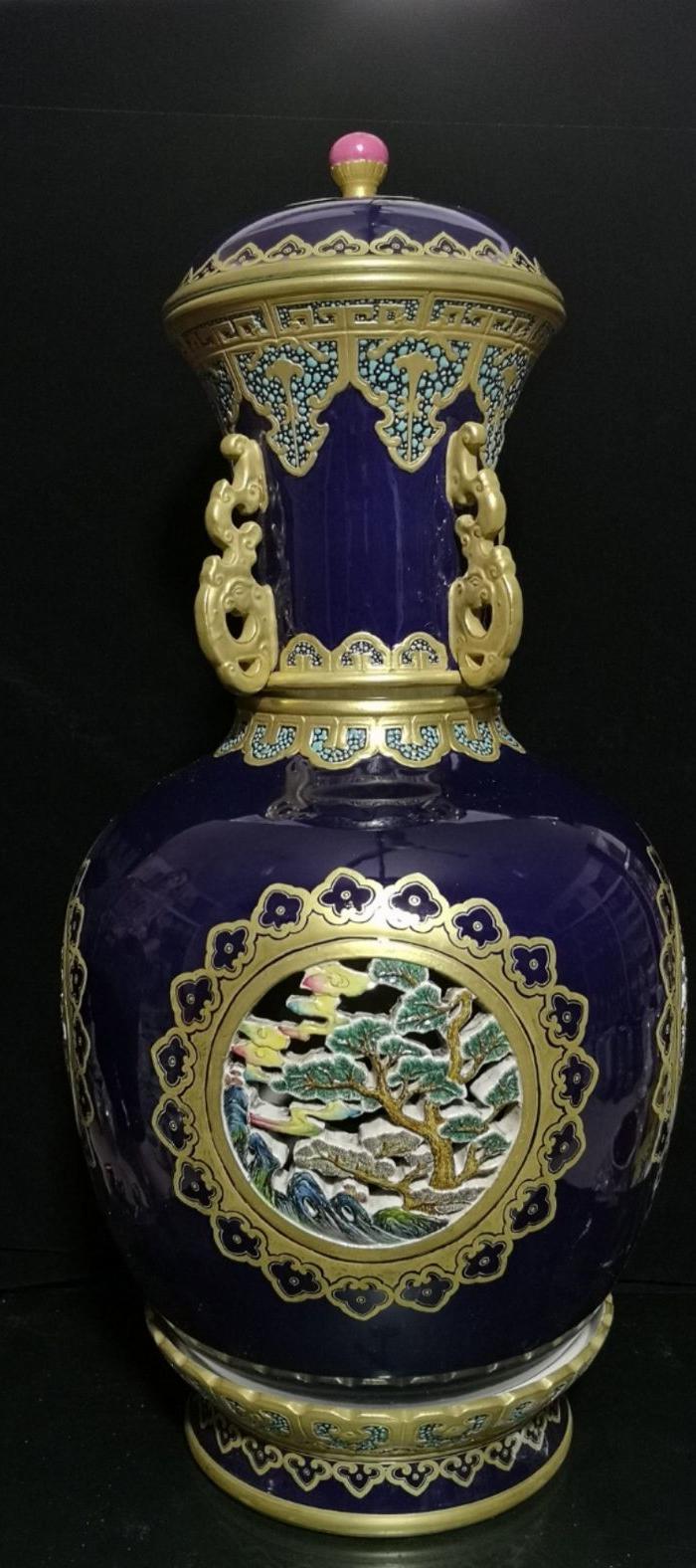 清乾隆霁蓝鎏金镂空开窗风景图点松石釉转心瓶