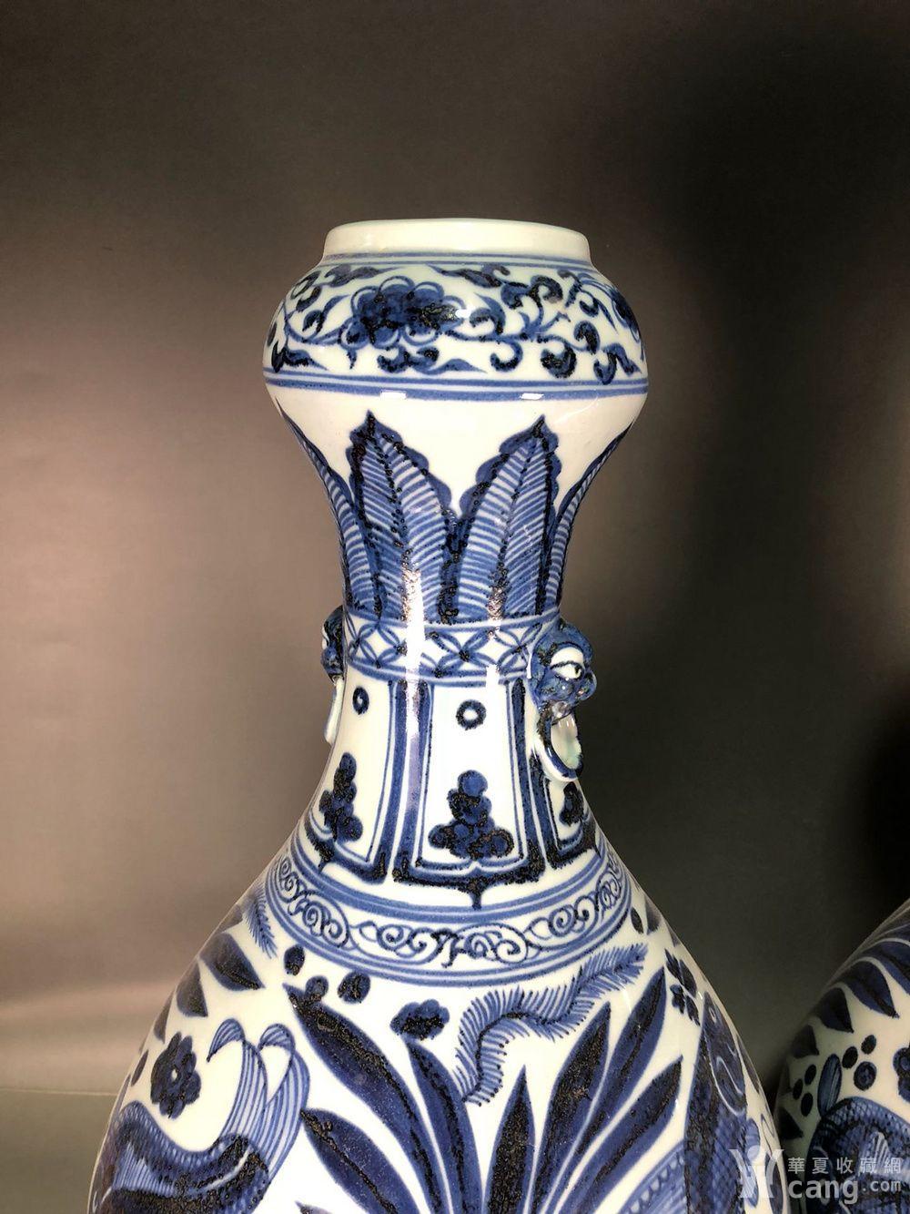 元代青花鱼藻纹蒜头瓶