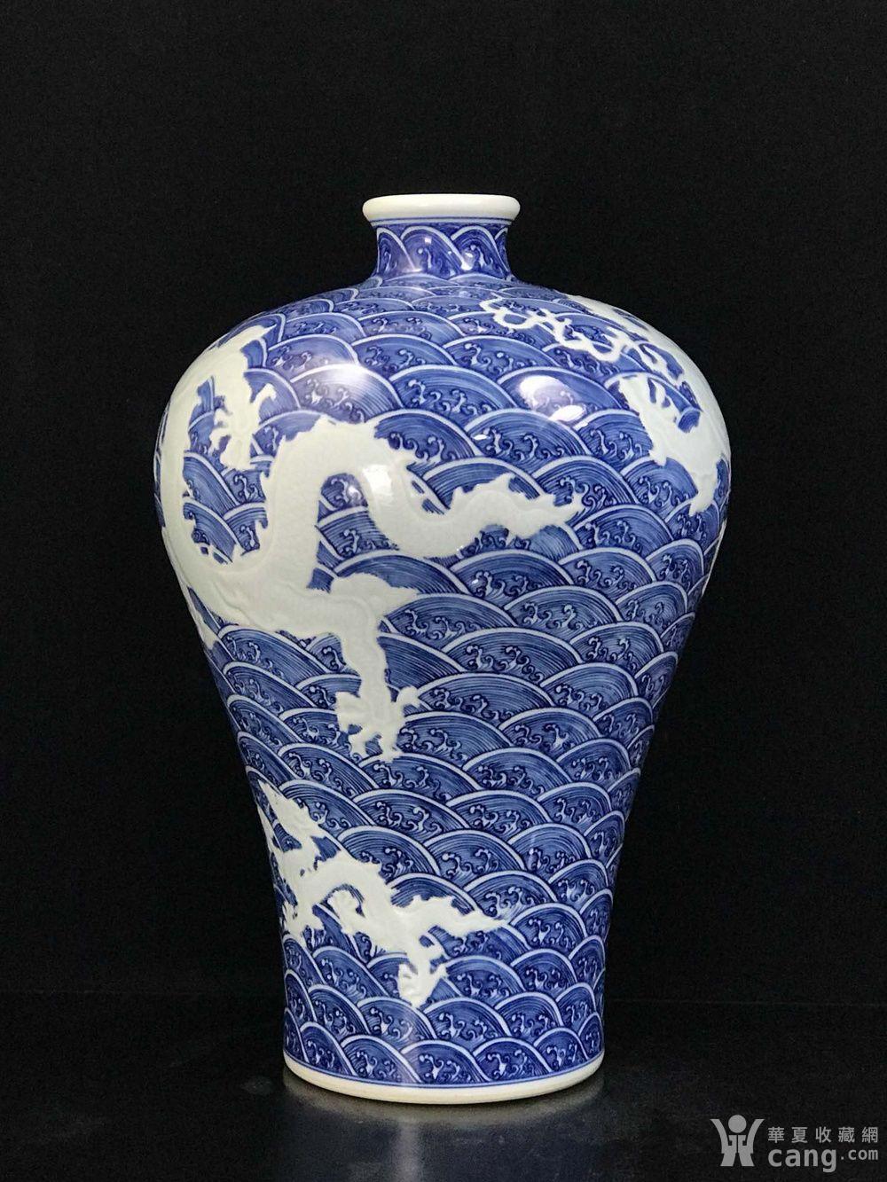 清雍正青花海水浮雕龙纹梅瓶40 27.
