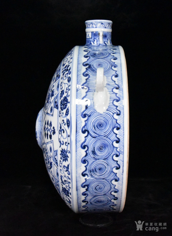 明代宣德青花花卉大扁壶