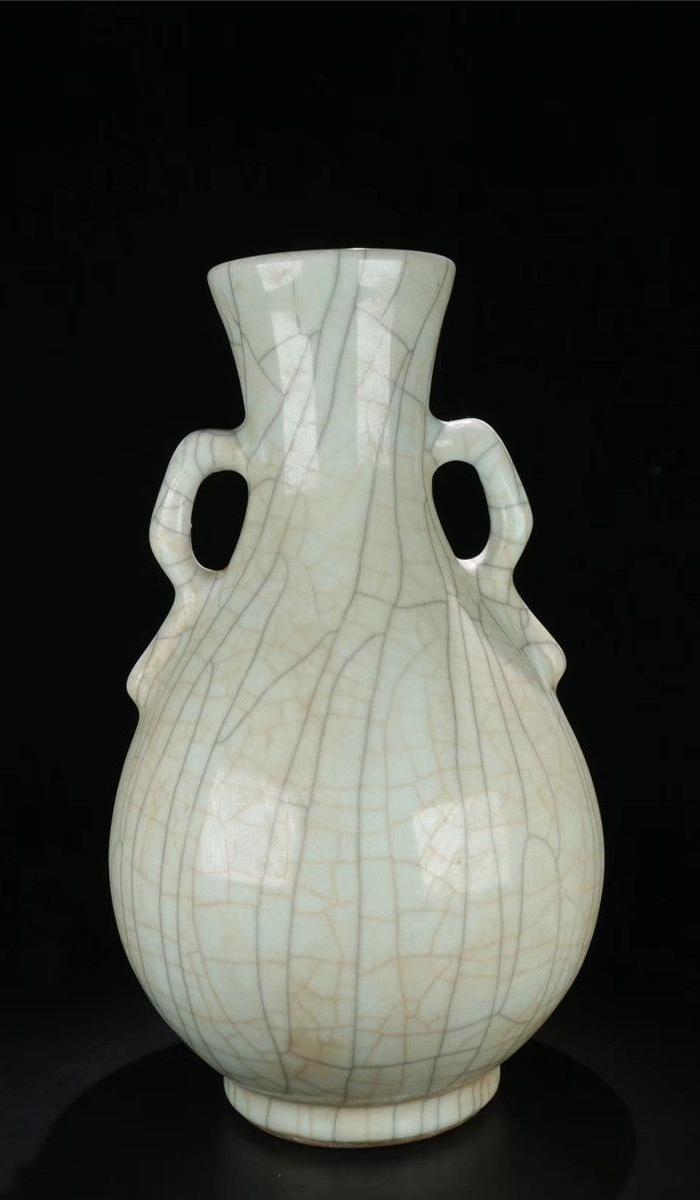 华夏古玩城 瓷器 明清 > 清代: 哥釉纹如意耳瓶