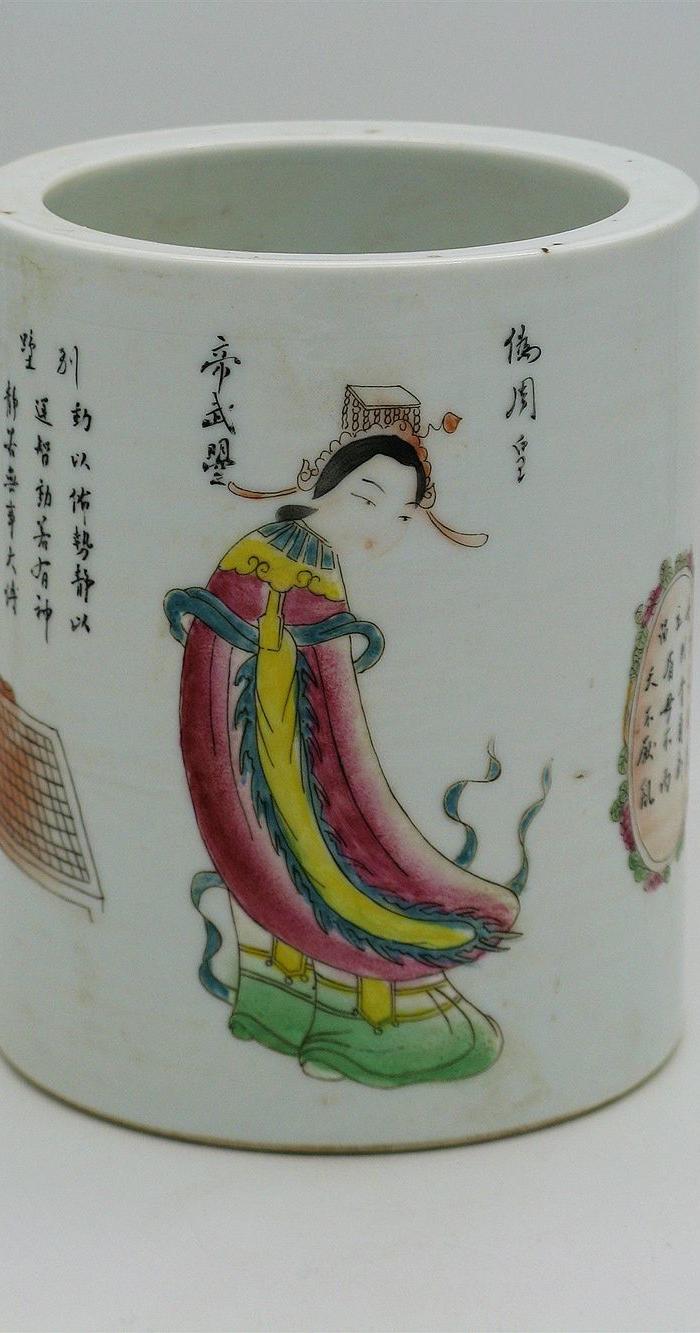 咸丰粉彩无双谱大笔筒