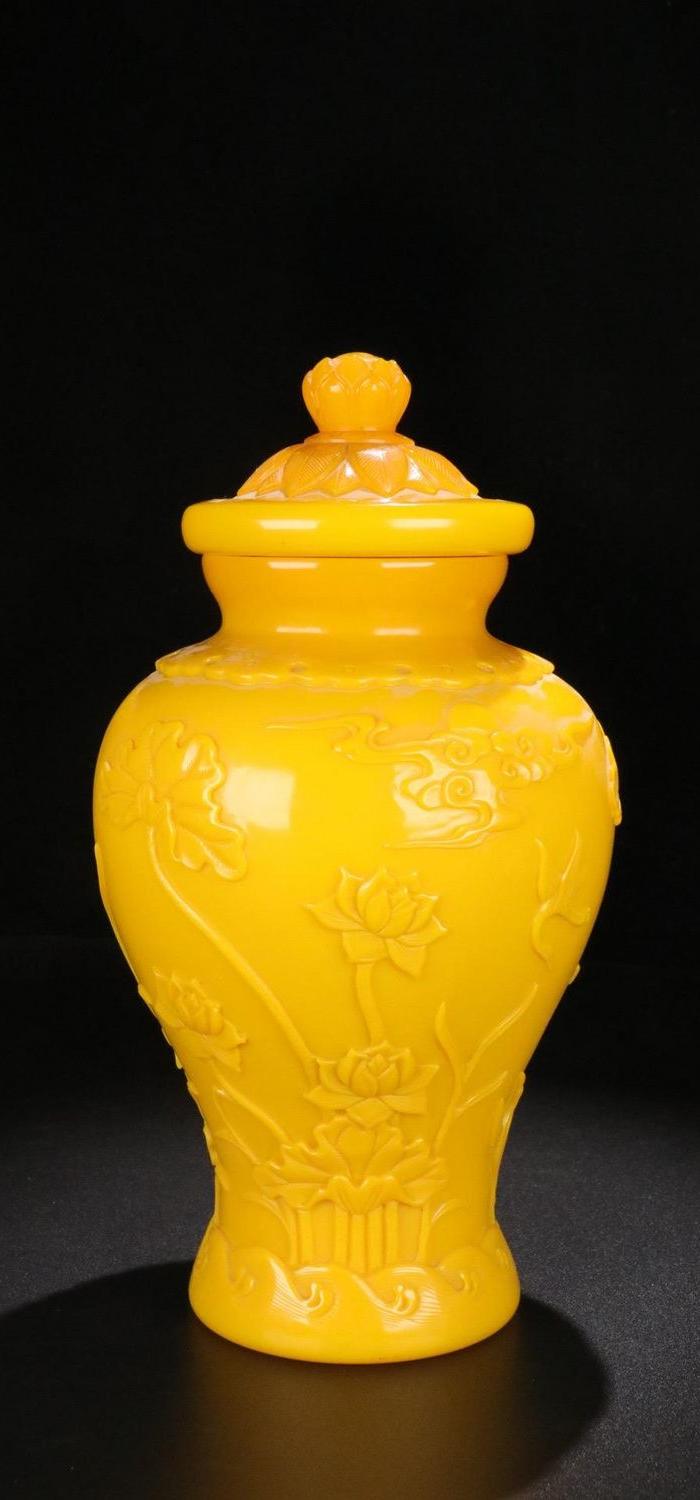 清代 官窑 乾隆年间 粉彩罗汉纹六方瓶