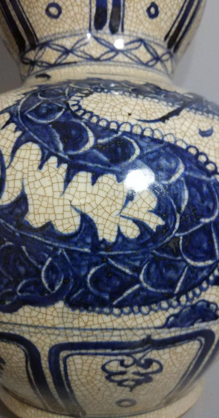 华夏古玩城 瓷器 其它 > 大明宣德时期青花龙纹葫芦瓶