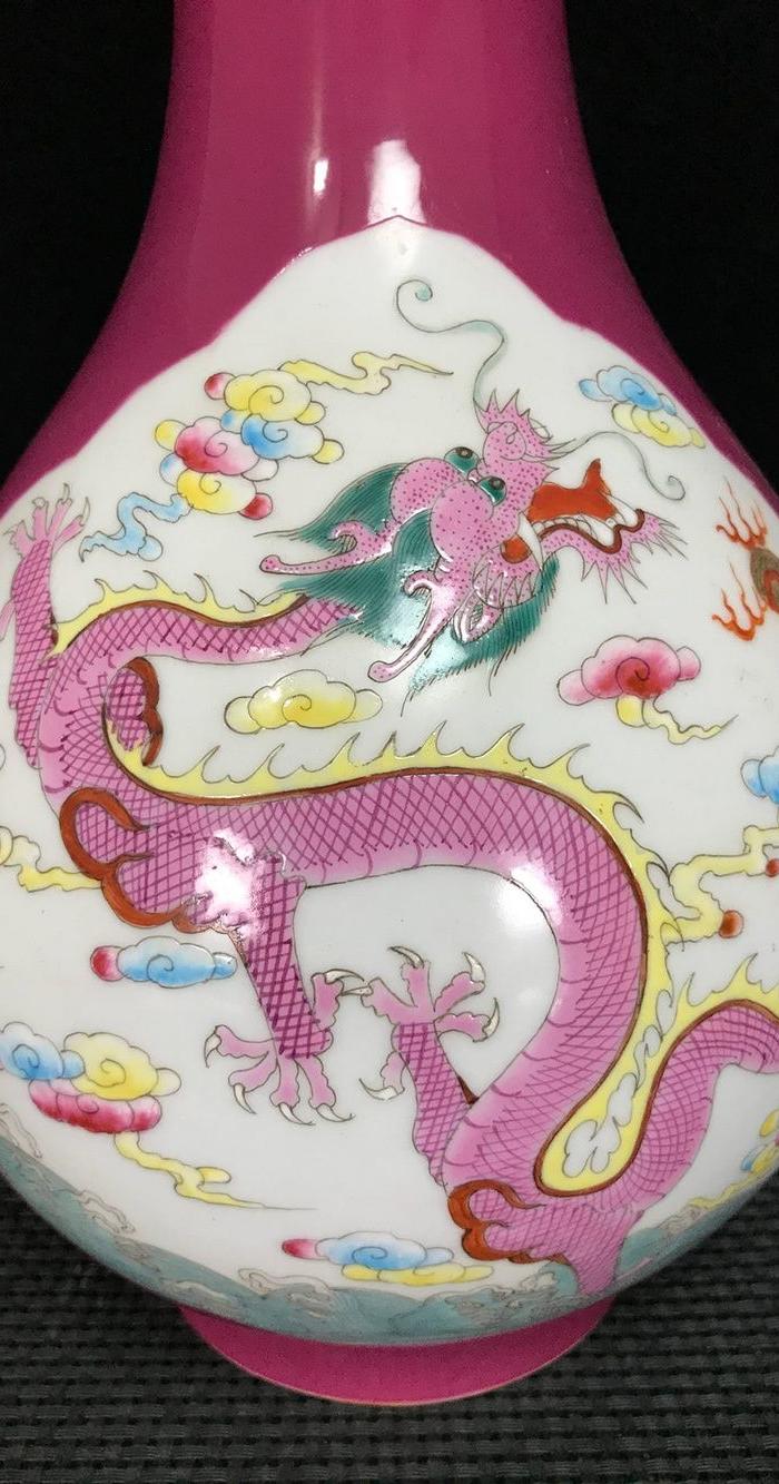 清雍正胭脂红开窗粉彩龙纹hutou瓶