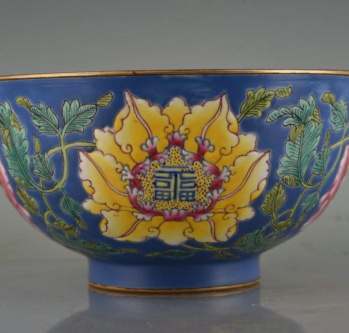 清康熙兰地珐琅彩描金缠枝花福字纹碗