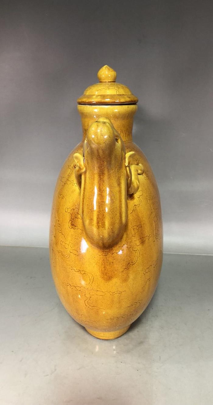 明代弘治黄釉开片雕刻龙凤fengtou扁瓶