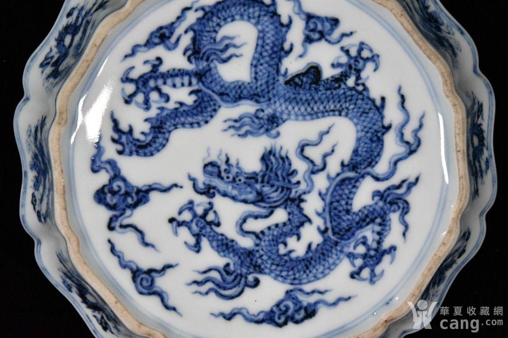 明代青花团龙瓜棱笔洗