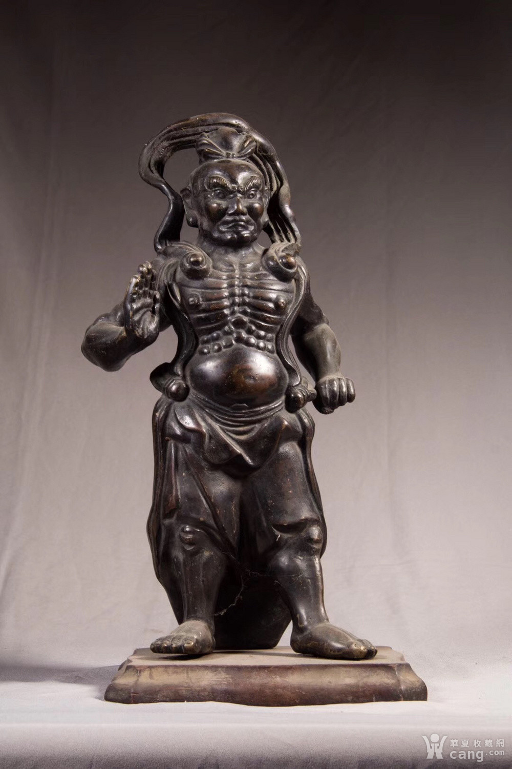 清中期铜铸天王力士像