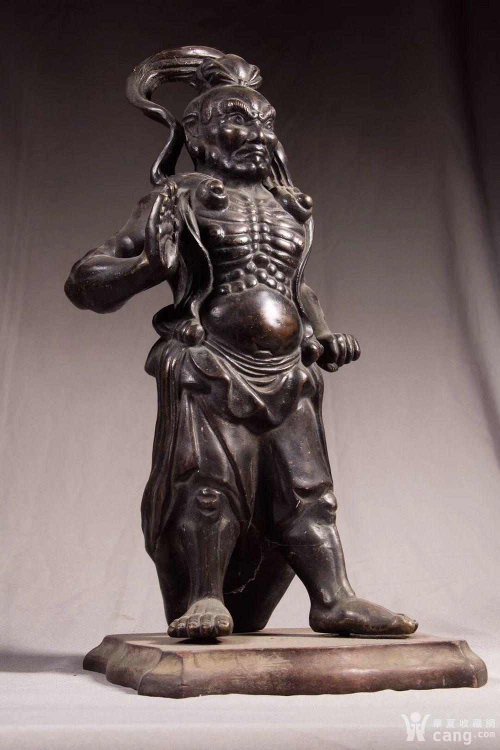 清中期铜铸天王力士像