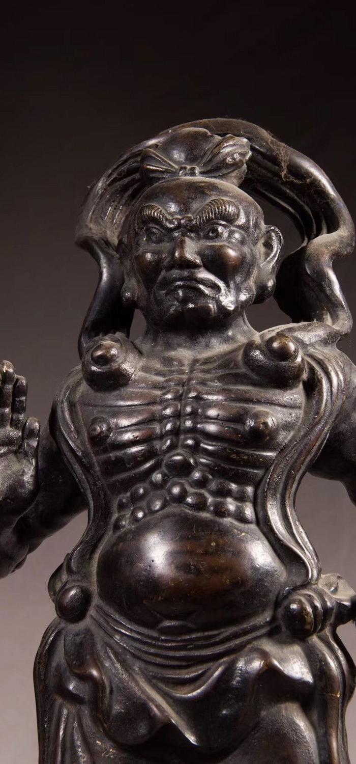 清中期铜铸天王力士像